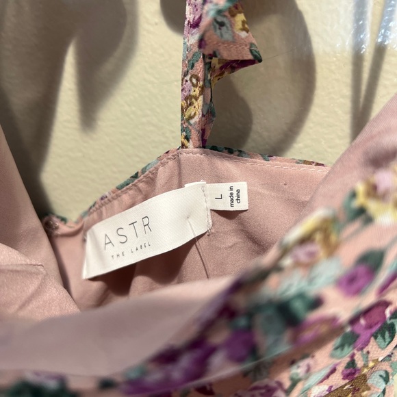 ASTR the label ruffle Ruched Zinnia Lilac Ditsy Floral Mini dress - Picture 7 of 14